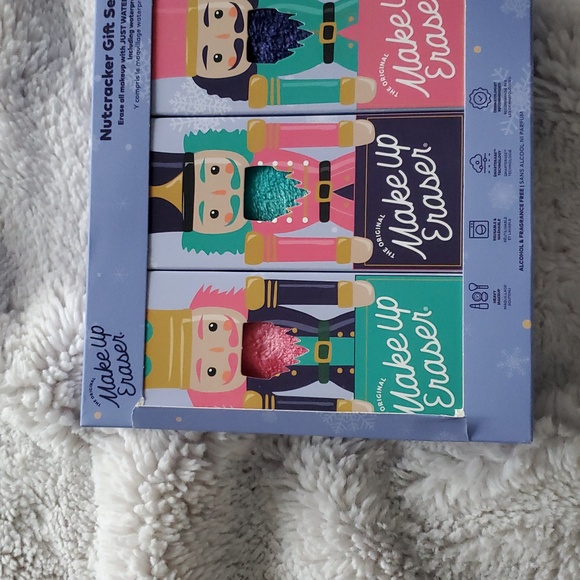 Nutcracker Gift Set Makeup Eraser Towel - Picture 3 of 6